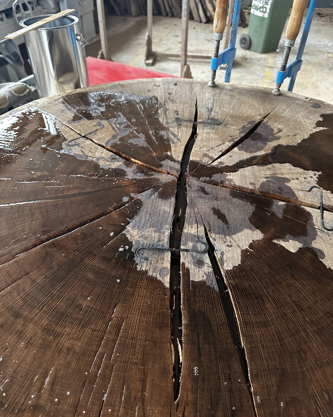 epoxidový stůl dub - první epoxidová vrstva